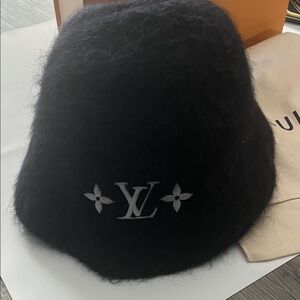 LV Fluffy Hat (Louis Vuitton Black Wool Hat with Logo)